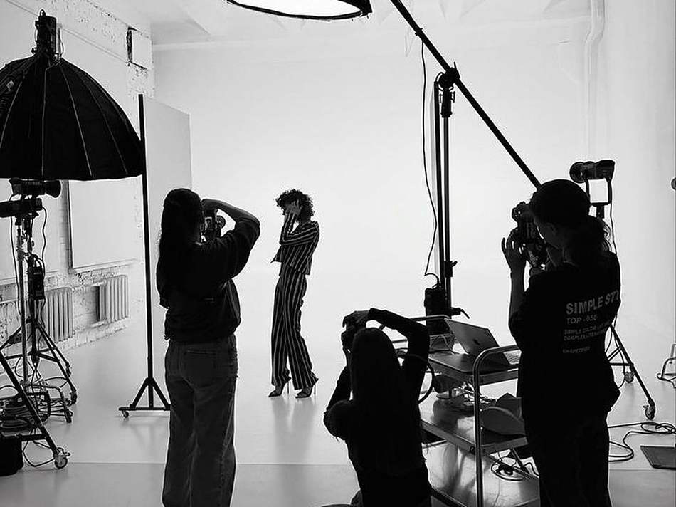 Black and white behind-the-scenes model photoshoot