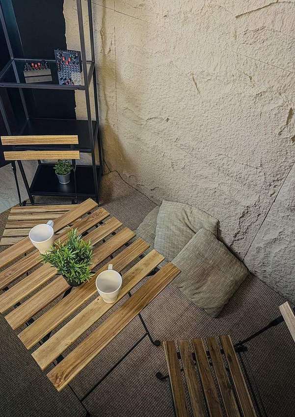Courtyard corner, alternate angle